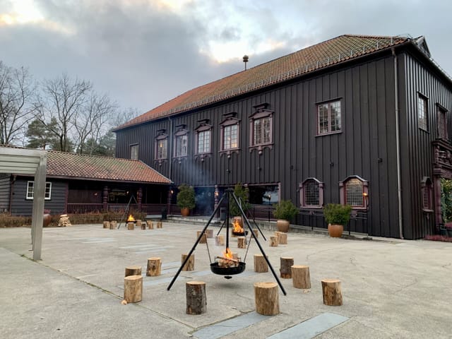 Bålkos log seating, corporate retreat venue