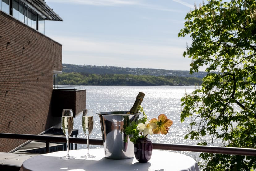 Sæterhytten balcony champagne reception, Oslo event