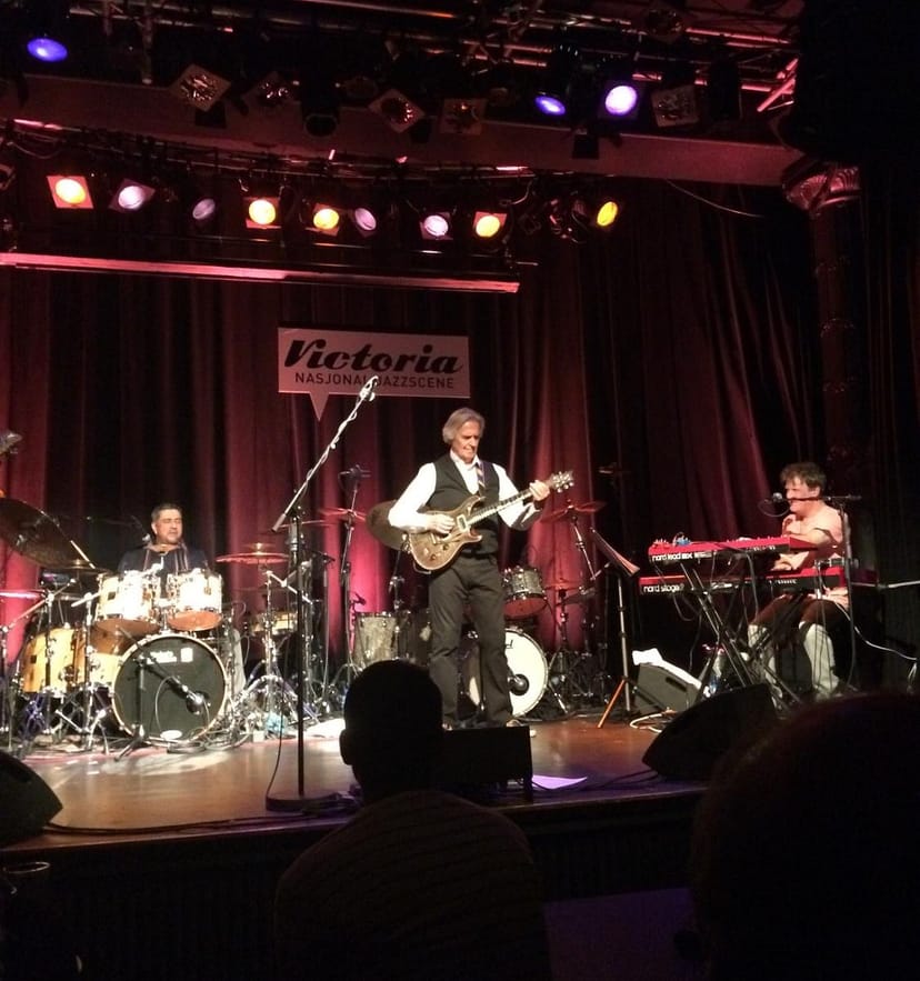Jazz stage concert, intimate lighting