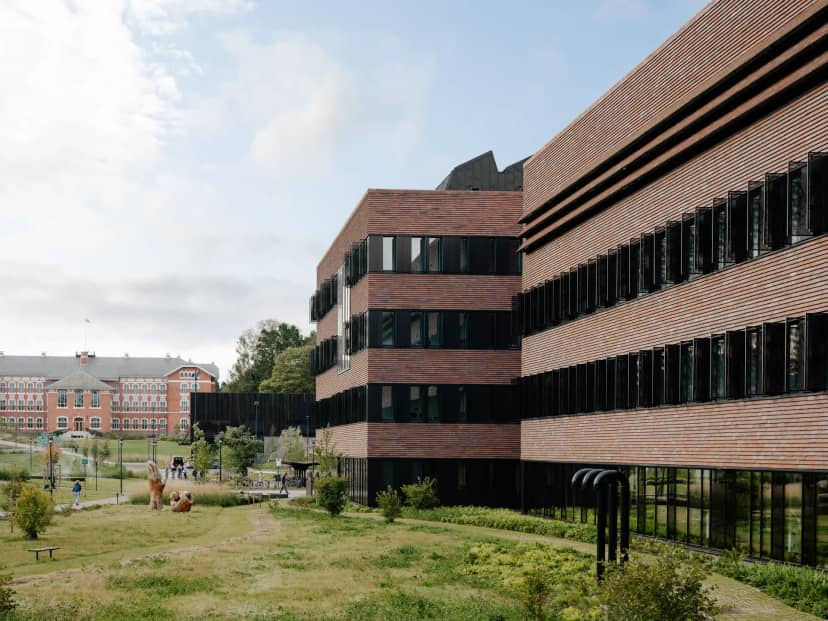 NMBU Equine Hospital event: modern brick building, green space, equine event