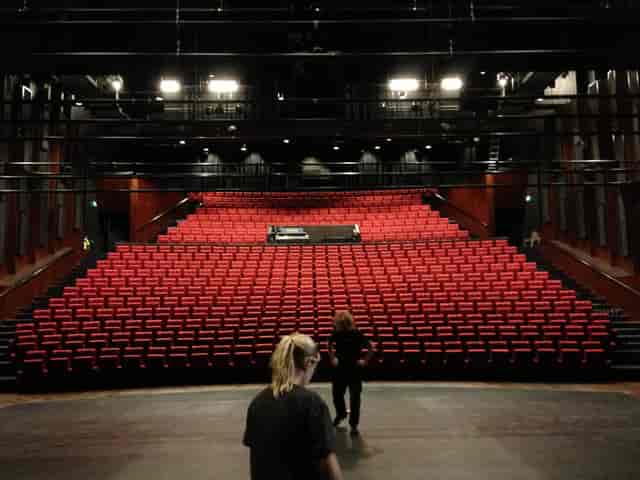 Bølgen Kulturhus Storsalen stage concert venue