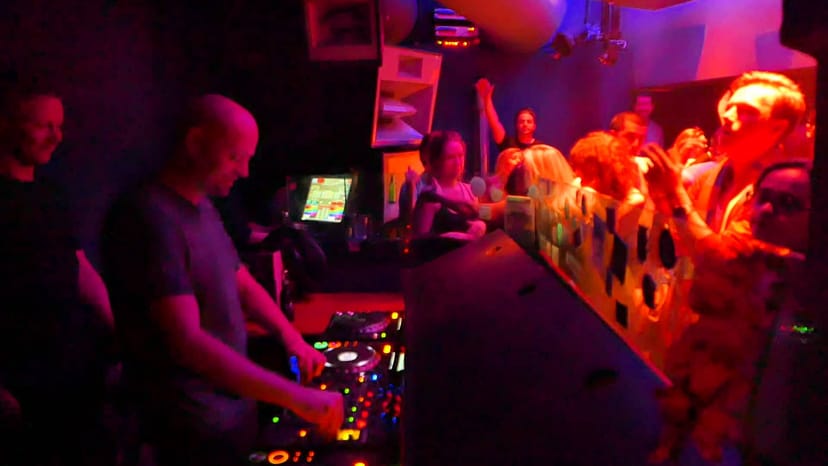 The Oslo Underground Scene - SIMON FIELD