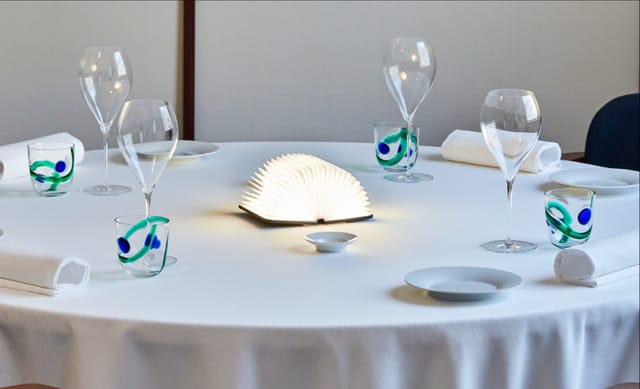 Intimate Aimo e Nadia table, book lamp, VIP reception