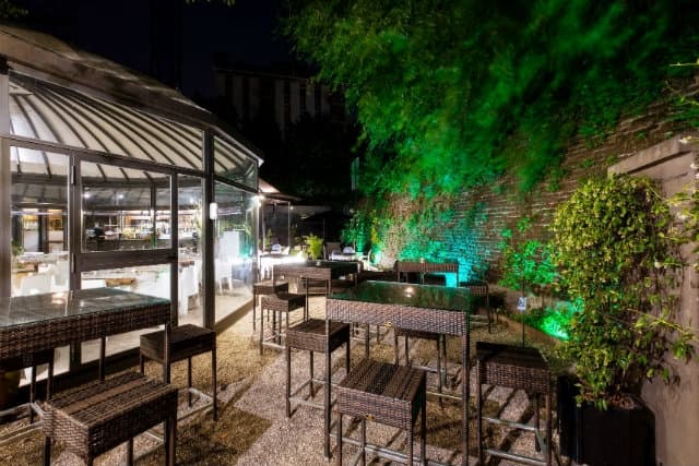 Club with indoor garden