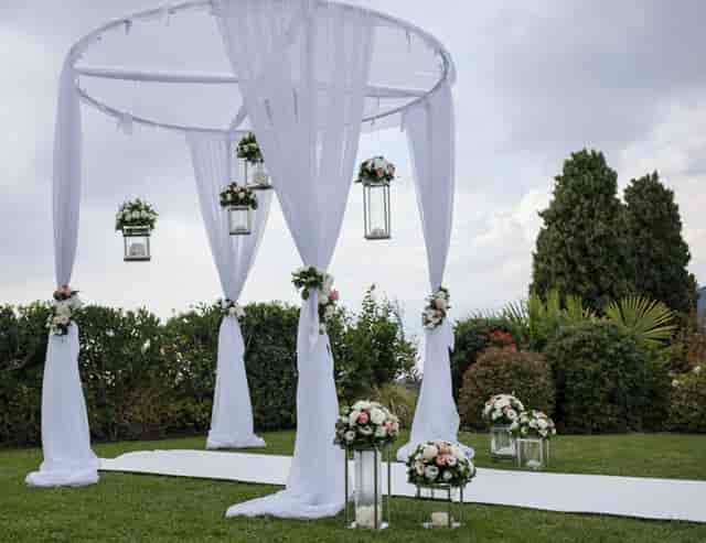 Elegant outdoor wedding ceremony, Casa degli Spiriti, floral decor