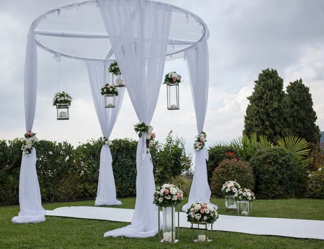 Elegant outdoor wedding ceremony, Casa degli Spiriti, floral decor
