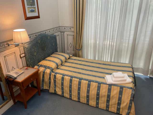 Catania hotel room, single, workspace, conference event