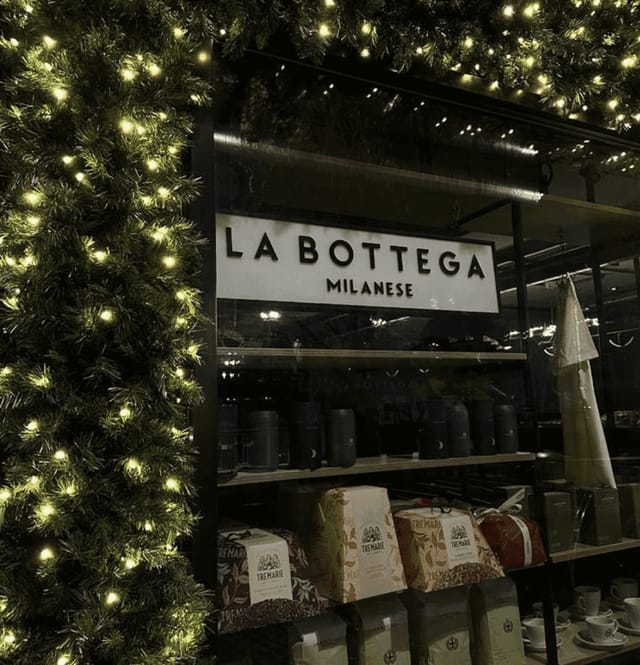 La Bottega Milanese holiday event, stylish bar, festive Christmas tree