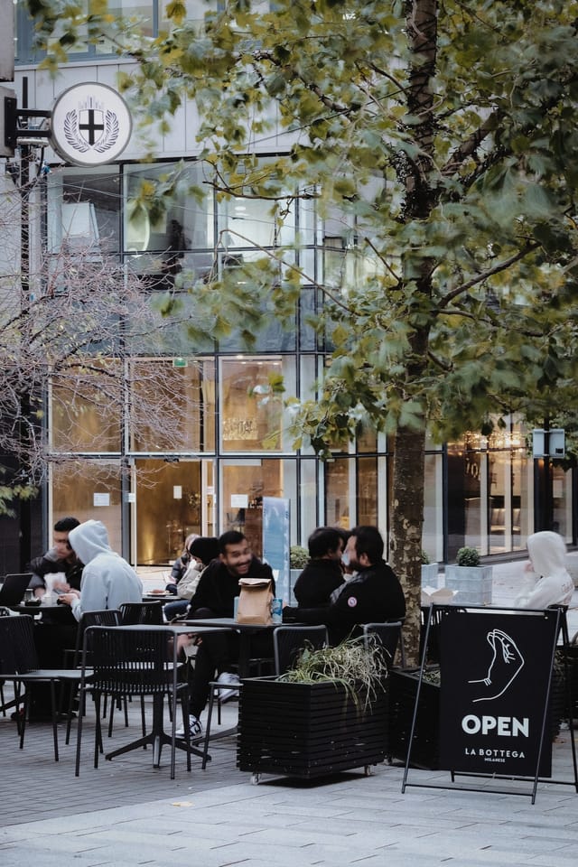 Milanese outdoor event seating, networking, reception
