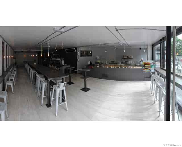 Milanese coworking event seating | natural light