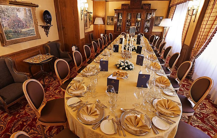 Formal banquet table, corporate dinner, private event