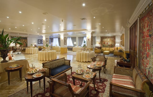 Hotel Corona reception space
