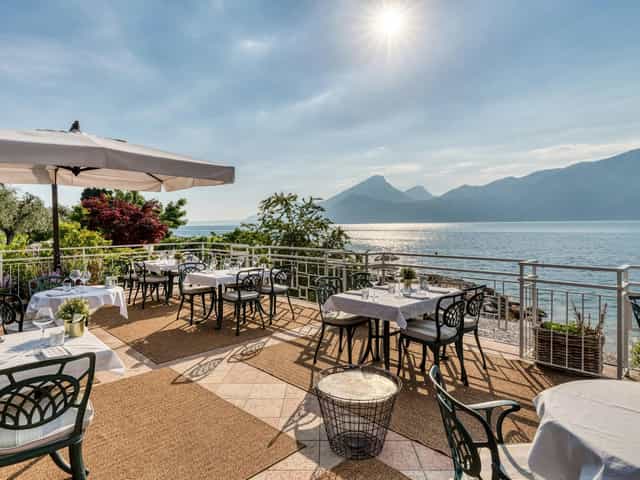 Lakeside terrace reception | outdoor event | al fresco dining