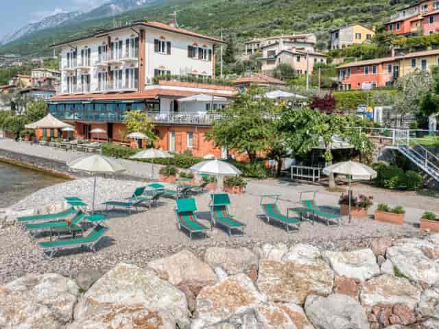 Lakeside bistro event space, hotel Bolognese.