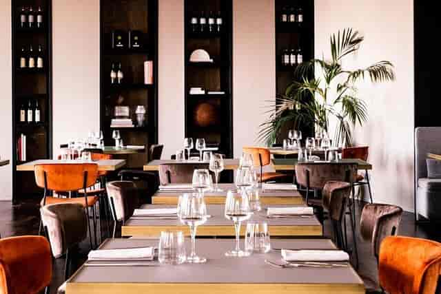 Hotel Litta Palace seated dinner event, modern restaurant, corporate event