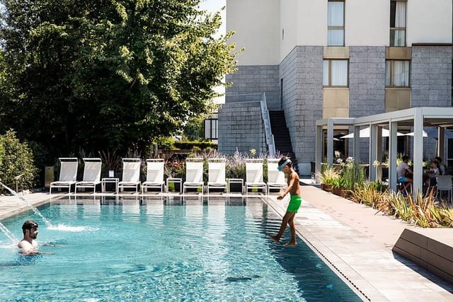 Hotel Litta Palace poolside reception, team building event