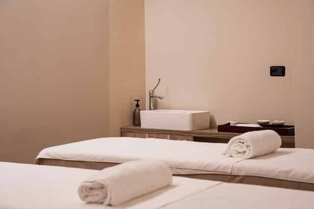 Charles De Gaulle Room