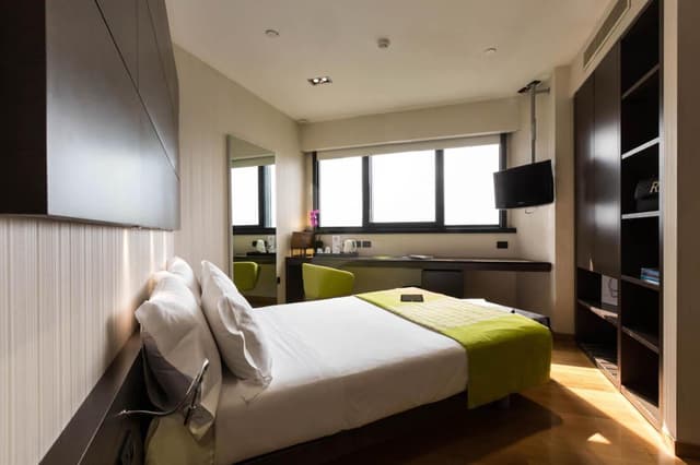 Charles De Gaulle Room