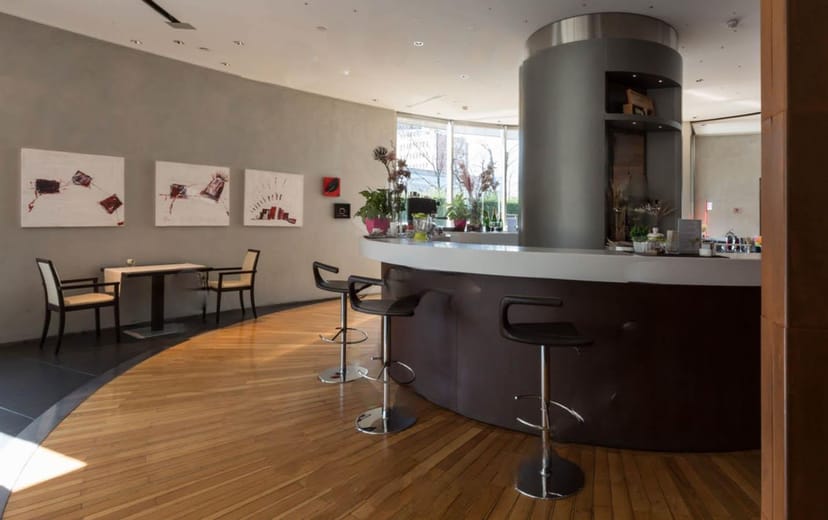 Heathrow Hub Hotel bar, modern, networking, cocktail events