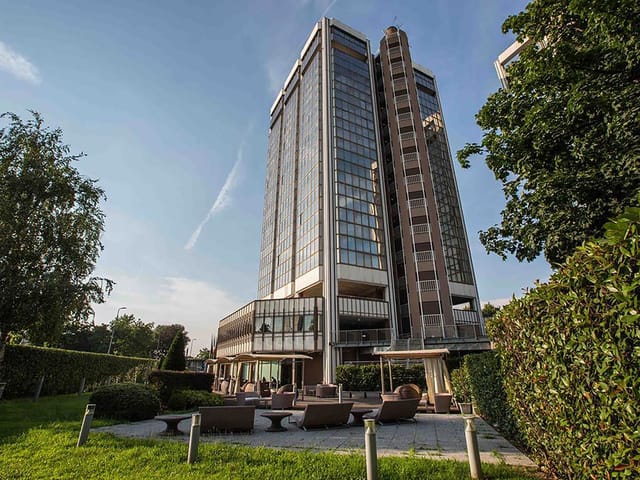 Heathrow hotel event space, modern, outdoor networking.