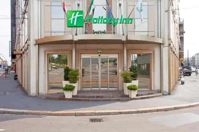 Holiday Inn Milan corporate event, conference room, natural light