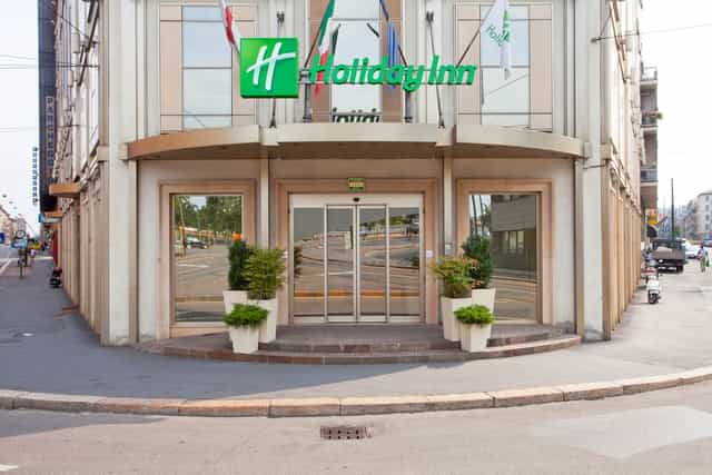 Holiday Inn Milan corporate event, conference room, natural light