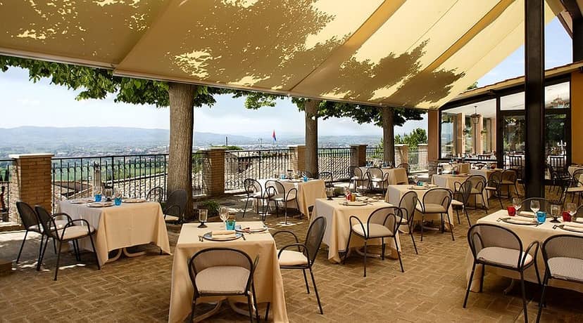 Assisi hotel terrace: open-air dining, event venue