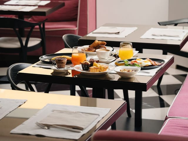 Hotel Morfeo Milano breakfast meeting, pastries, VIP corporate event