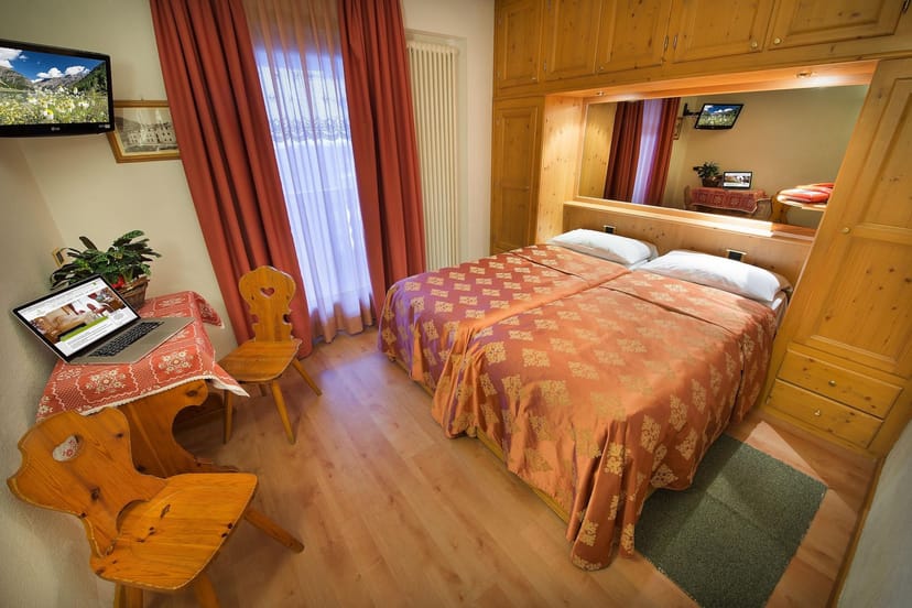 Cozy Hotel Valtellina Room: Executive Retreat, Small Team Breakout