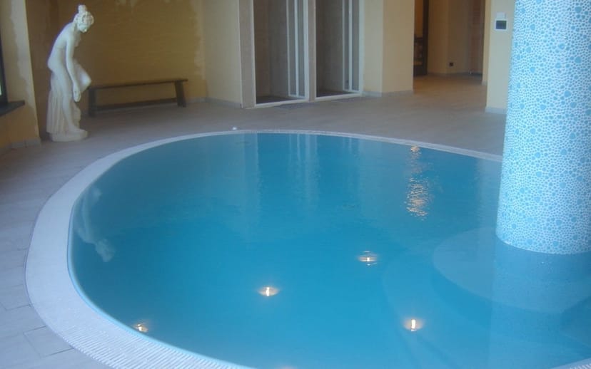 Hotel Zodiaco pool sculpture wellness retreat