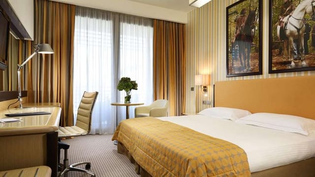 UNAHOTELS Varese VIP meeting room, natural light, business event