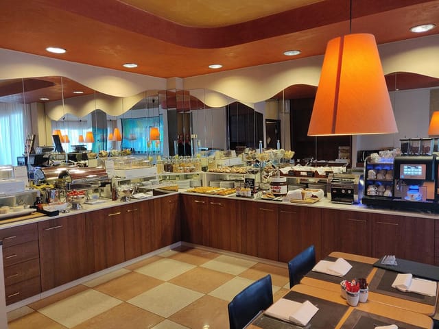 Best Western breakfast buffet, event catering, hotel dining