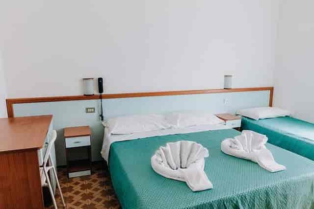 Hotel Villa Claudia twin beds garden lodging