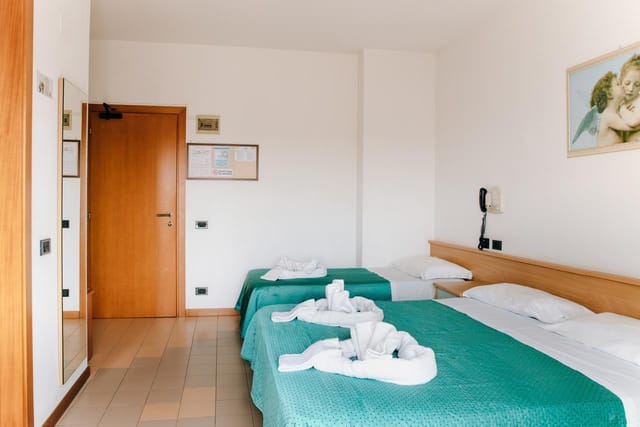 Hotel Villa Claudia triple room, budget event accommodation