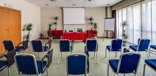 Dilambda Room: Classic meeting setup, theatre style, presentations