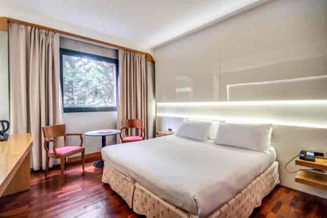 Fiat 525 VIP hotel room with desk, conference lodging
