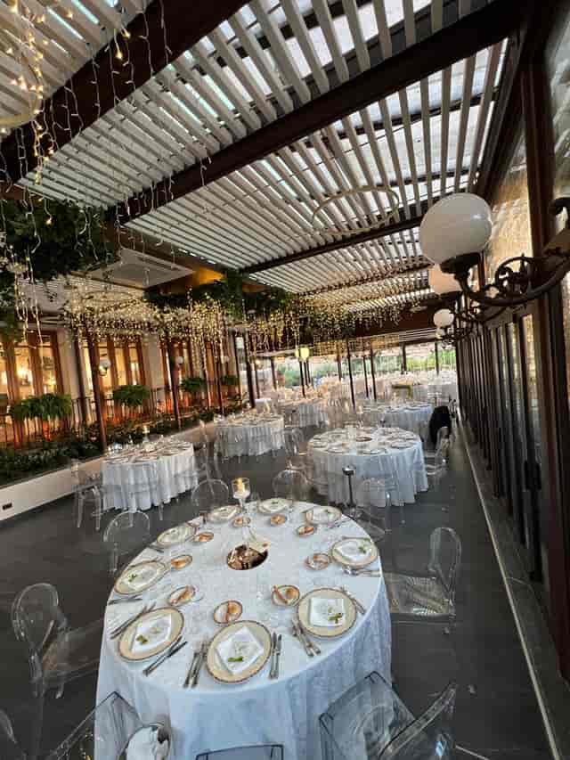 Wedding venue Giardino Coperto: fairy lights, florals, romantic event