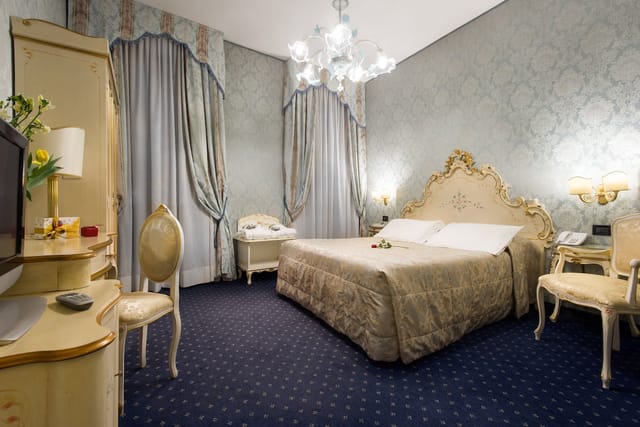 Hotel Carlton on the Grand Canal in ...