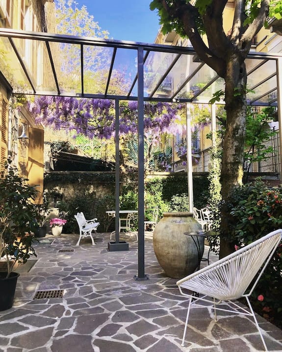 Outdoor wedding reception, private dinner, European ambiance