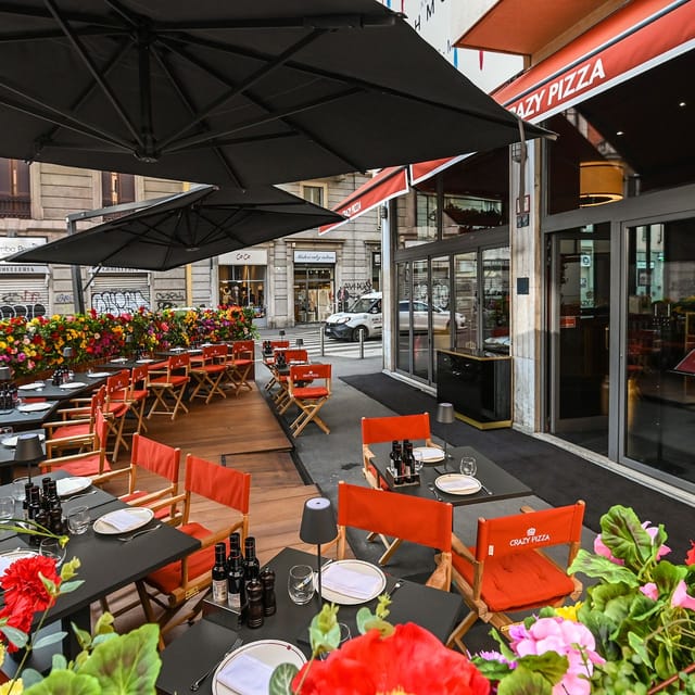 Milan outdoor event seating, pizza restaurant