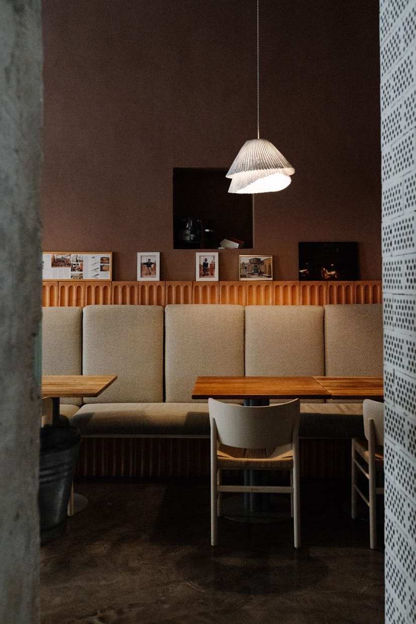 28 Posti restaurant: intimate wood seating, private dining event