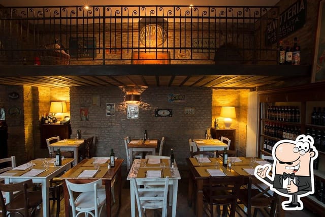 Dehor Casa Tua: Rustic Italian restaurant, corporate events, wine tasting