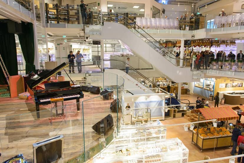 Eataly Milano event: Grand piano, wooden floor, launch party