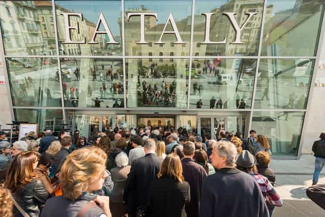 Eataly Milano event stage, high visibility, experiential marketing, pop-up events