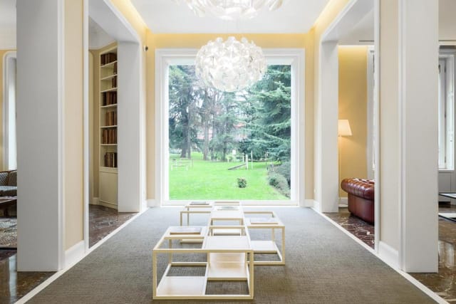 Hotel Tiziano boardroom, natural light, event space, meeting venue