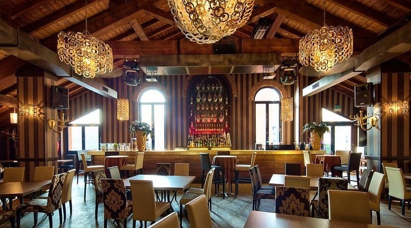 Maison Milano cocktail reception event bar