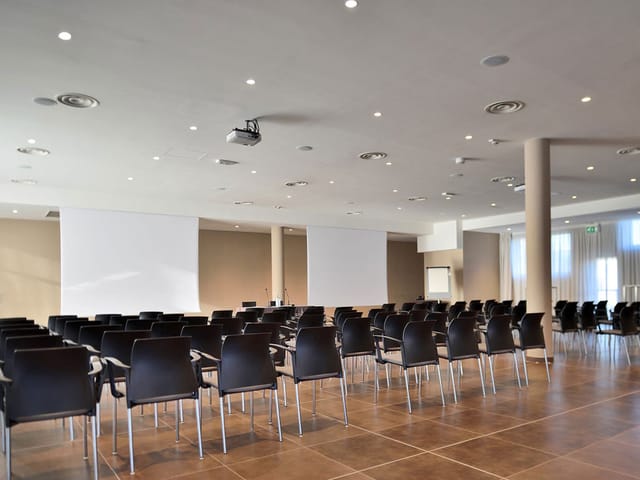 Milan hotel conference setup, screens, seating
