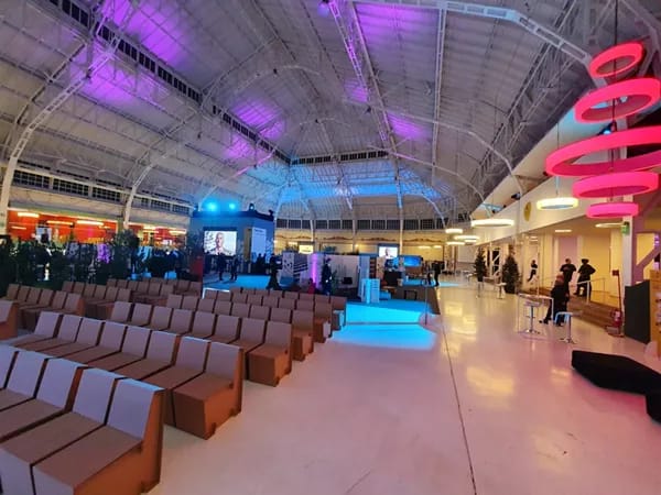 Palazzo del Ghiaccio conference stage seating event