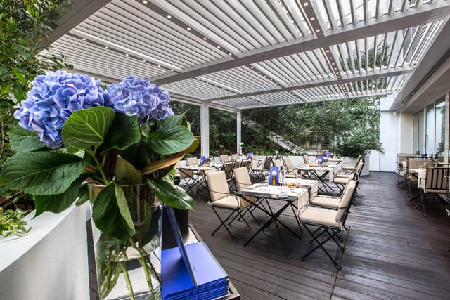 DA NOI IN Restaurant outdoor dining area with blue hydrangeas, ideal for events and gatherings.