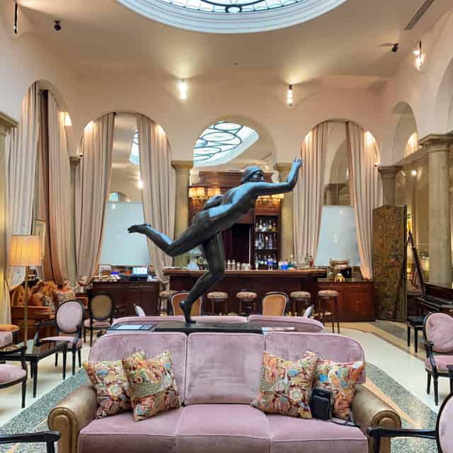 Giordano Lounge